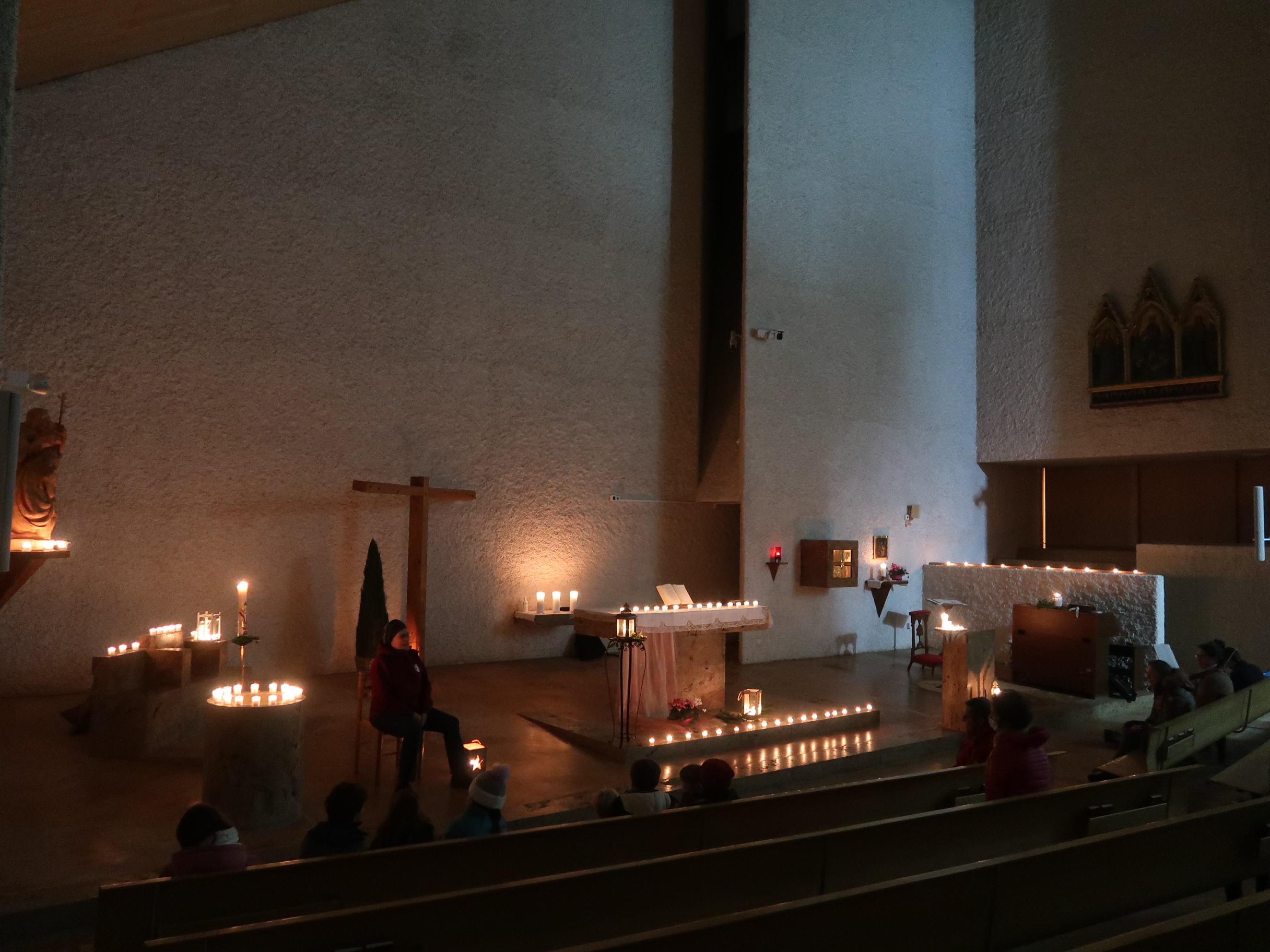 Chapelle de Saint Jean Bpatiste illuminée aux bougies